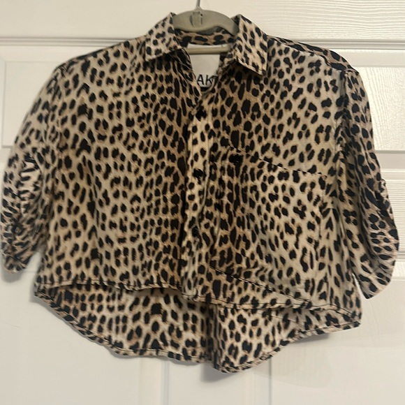 OAK Tops - OAK leopard print silk cropped top, Sz Xsmall